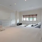 4 Bedroom Mews House In Kensal Rise