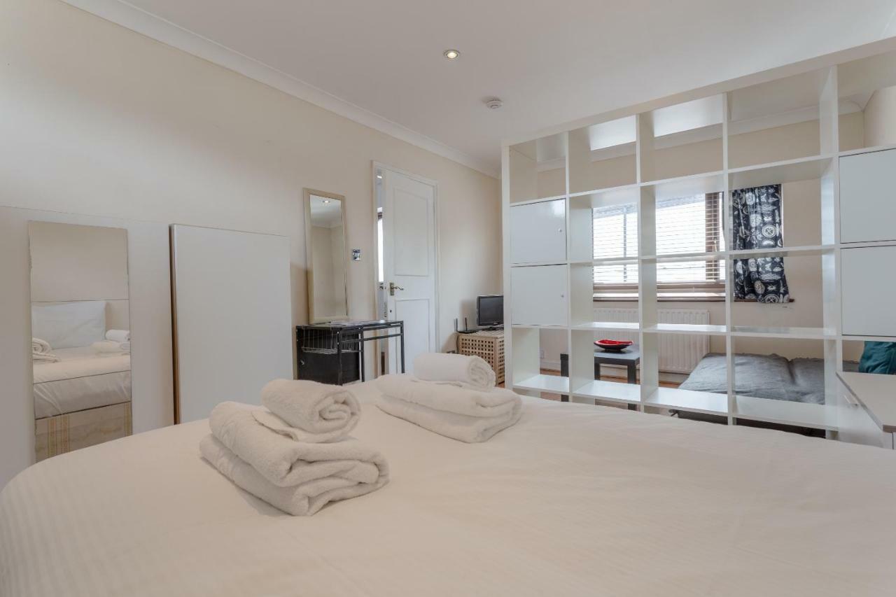 4 Bedroom Mews House In Kensal Rise * London